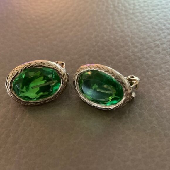 Jewelry - Vintage Light Green Clip On Earrings